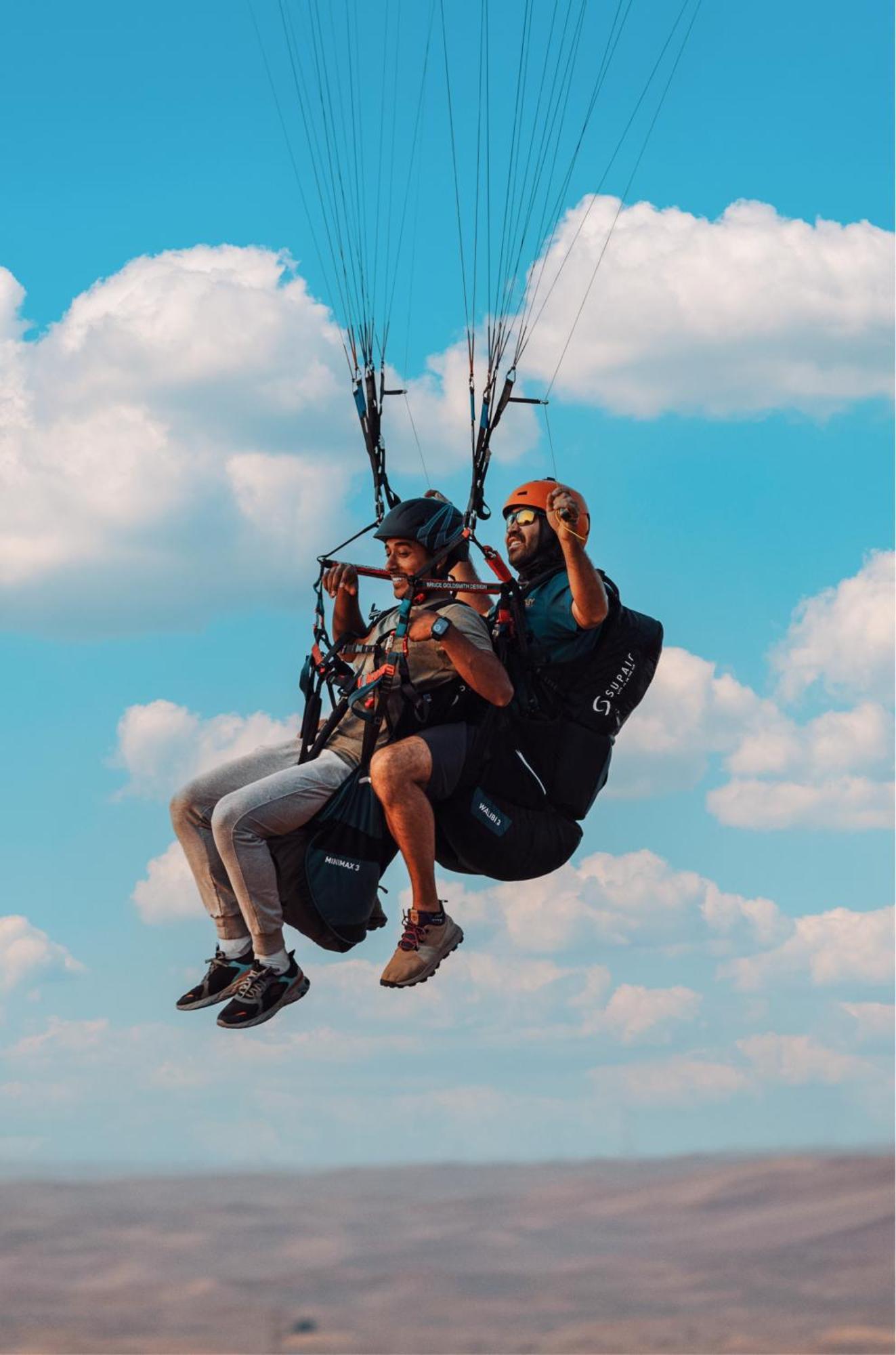 Hotel Al Badayer Retreat By Sharjah Collection Margham Exteriér fotografie Tandem paragliding in the French Alps