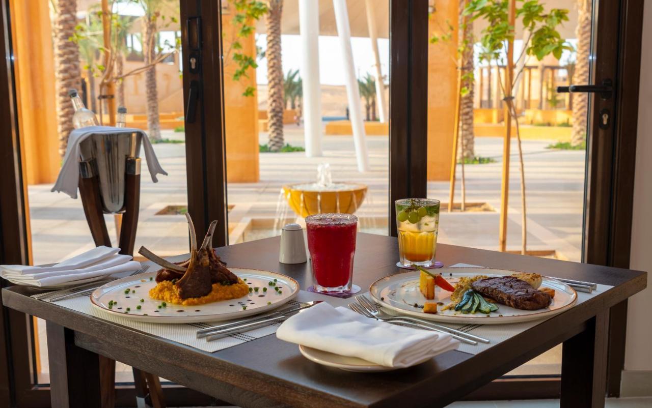 Hotel Al Badayer Retreat By Sharjah Collection Margham Exteriér fotografie A meal at a restaurant